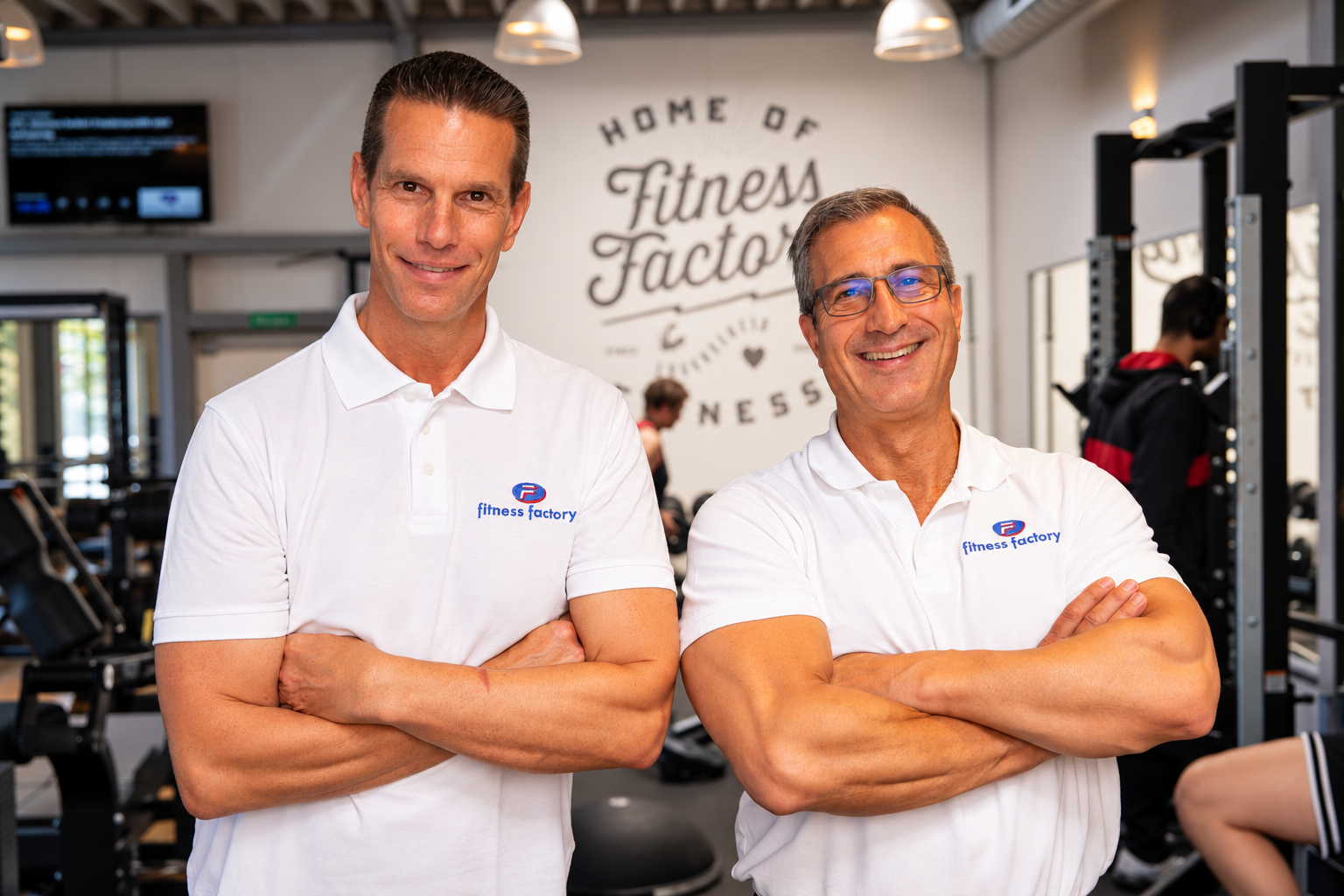 Zwei Ansprechpartner der Fitness Factory im Studio